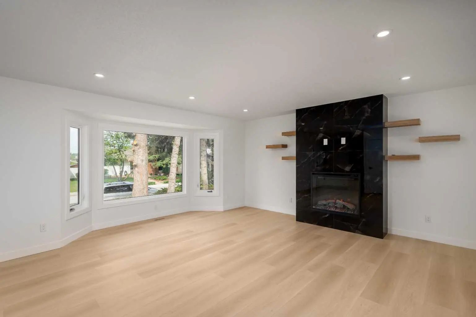312 Queensland Road Southeast, Calgary – Residential Detached Listing Photo 4