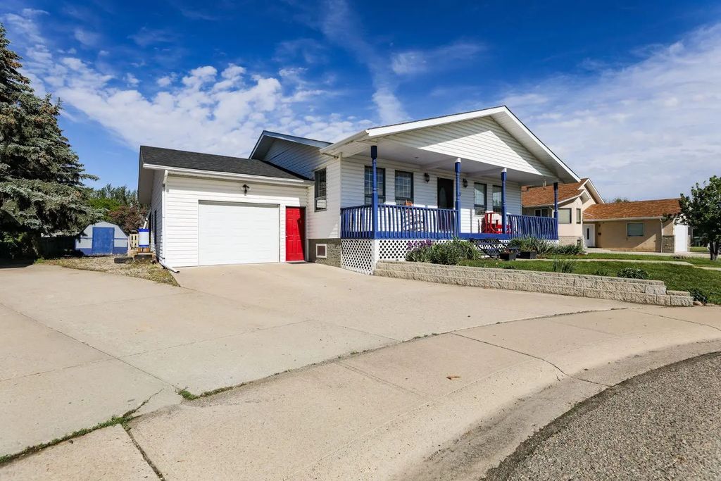 18 Garden Place , Magrath