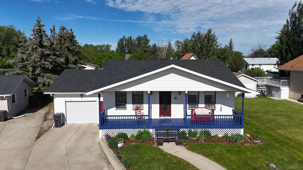 18 Garden Place , Magrath