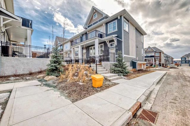 410 Cranbrook Walk Se, Calgary