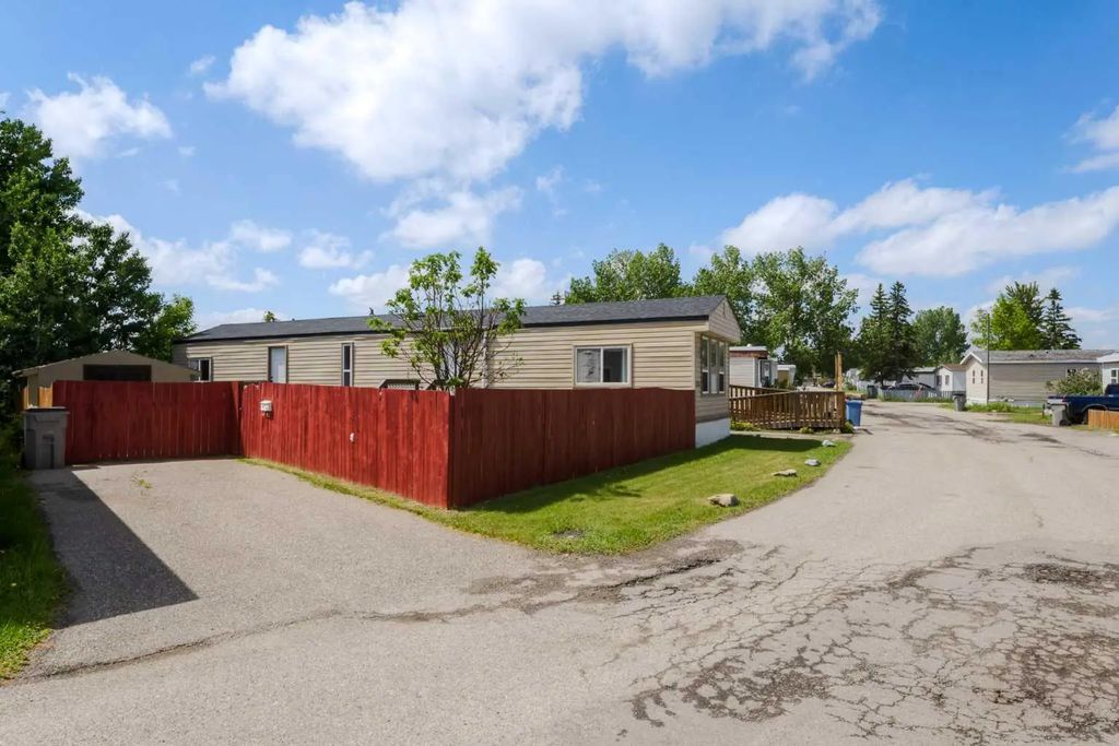 235 6220 17 Avenue Se, Calgary