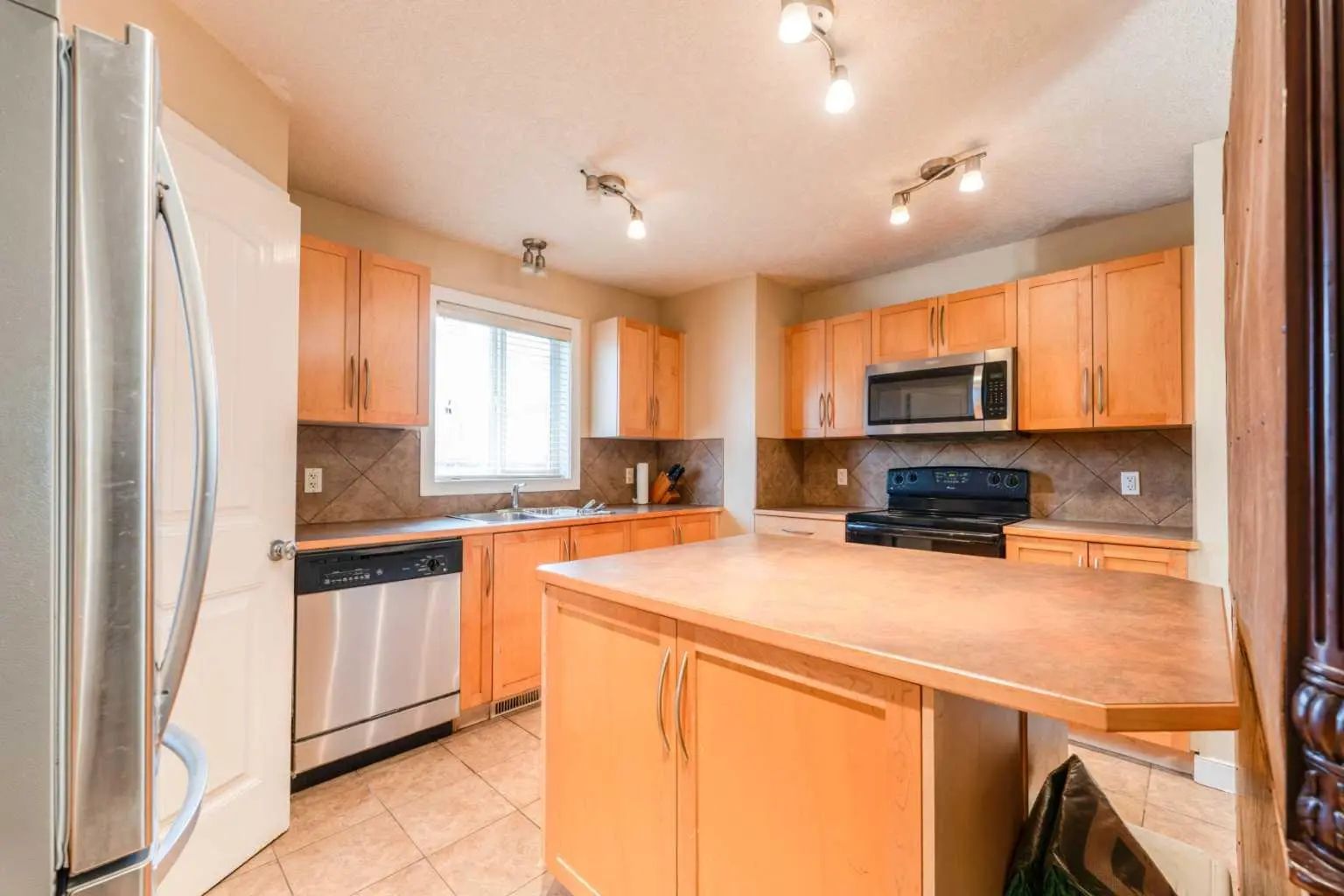 181 Saddlebrook Way Northeast, Calgary – Residential Detached Listing Photo 10