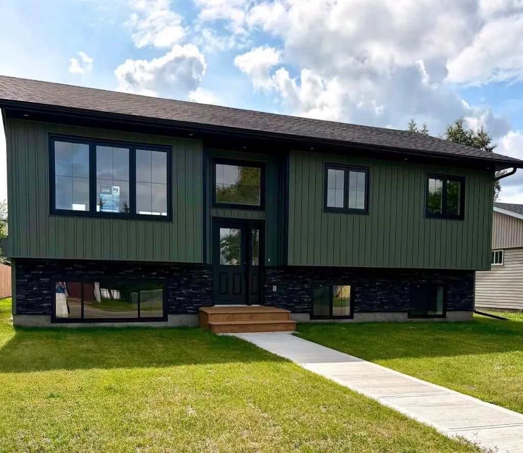 1029 7 Avenue , Wainwright