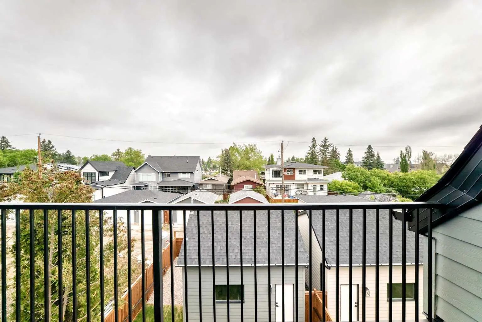 2034 52 Avenue Sw Calgary Alberta T3E 1K1 North Glenmore Park Home For Sale