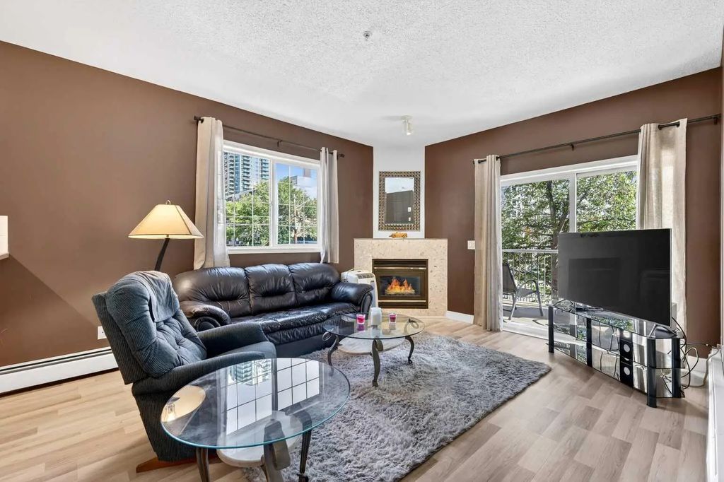 219 126 14 Avenue Sw, Calgary