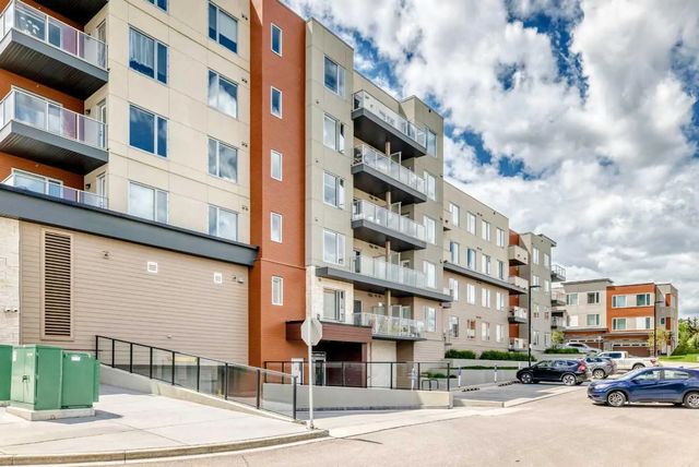 108 71 Shawnee Common Sw, Calgary