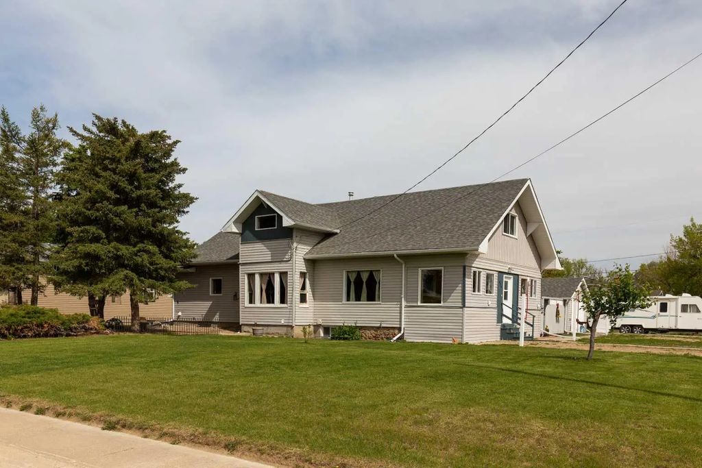 606 5 Street , Warner