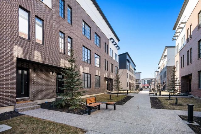 203 8155 8 Avenue Sw, Calgary