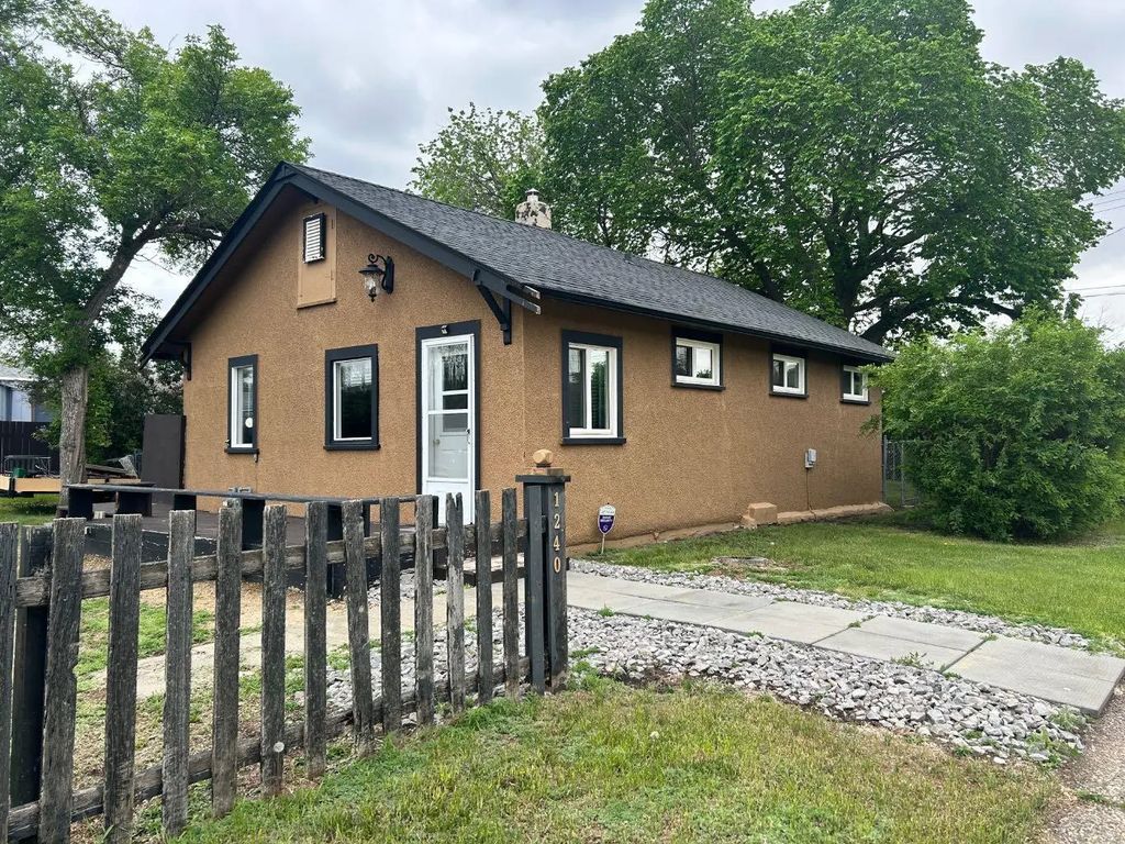 1240 Newcastle Trail  , Drumheller