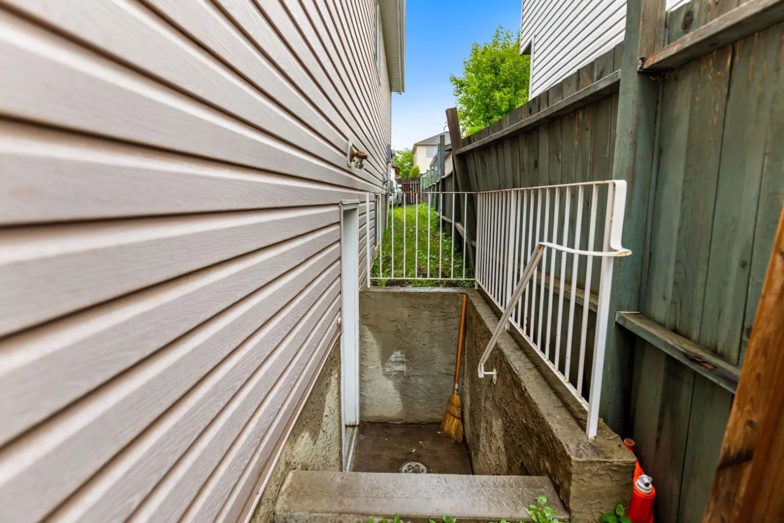 215 Carmel Close Northeast, Calgary – Residential Detached Listing Photo 4