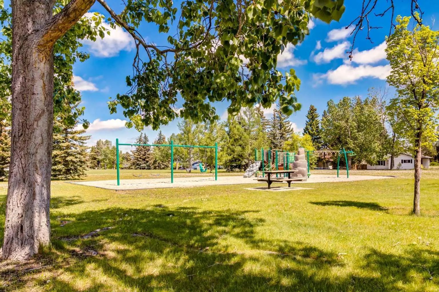 216 Cannington Place Southwest, Calgary – Residential Detached Listing Photo 40