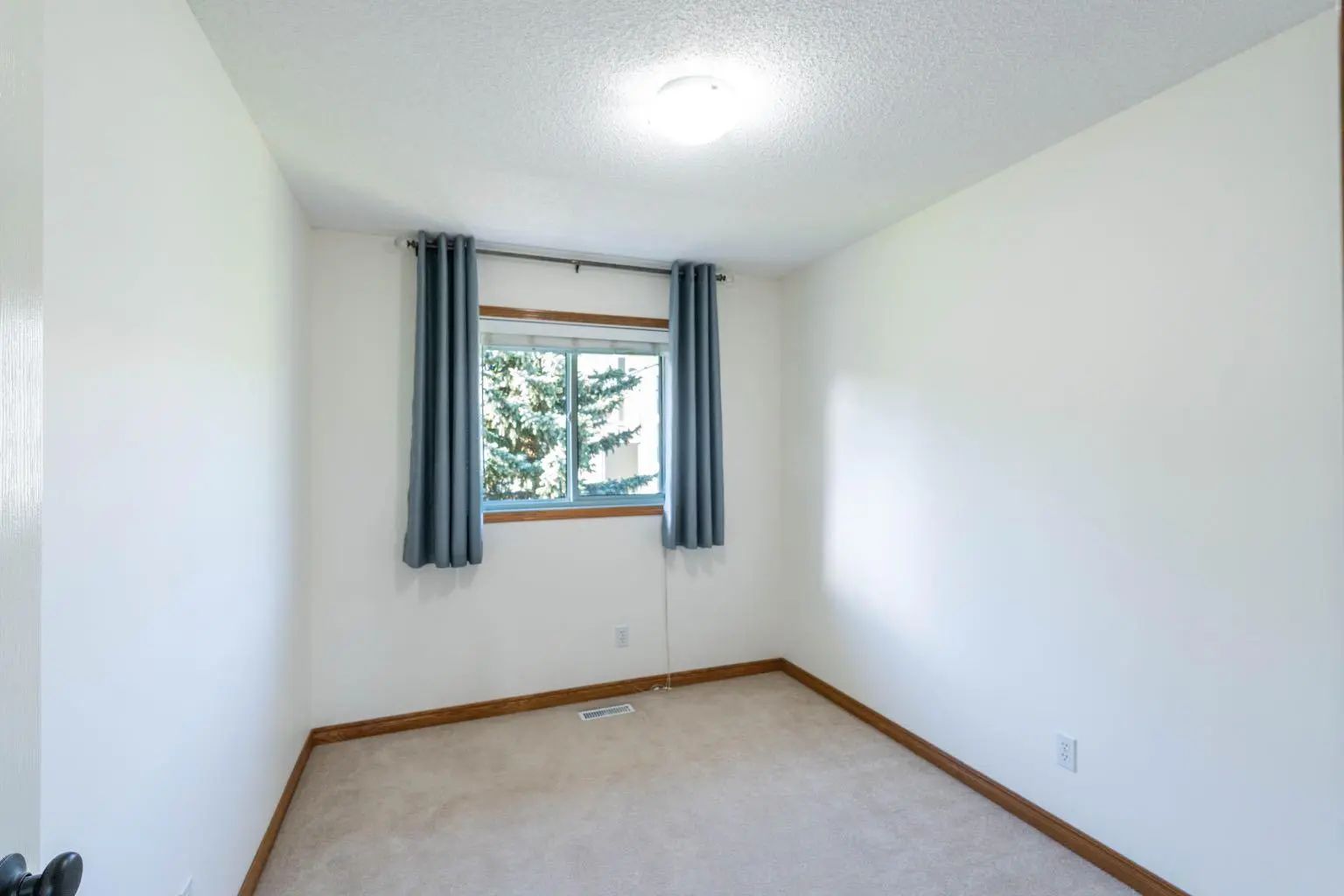 8 120 Ross Avenue , Cochrane – Residential Row/Townhouse Listing Photo 31