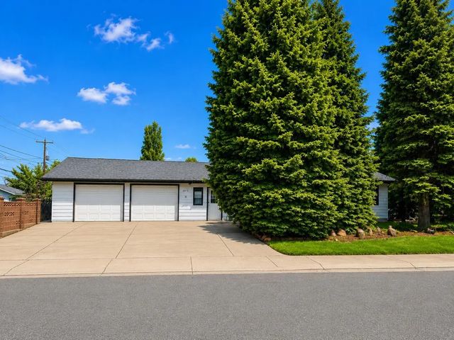 2015 24 Street S, Lethbridge