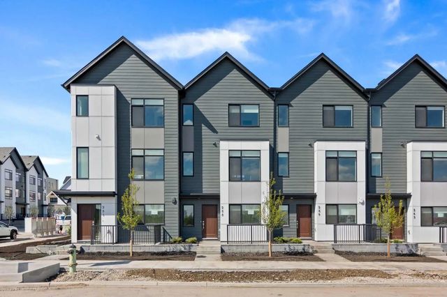 132 Quesnay Wood Link Sw, Calgary