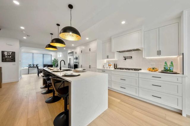 2518 16b Street Sw, Calgary