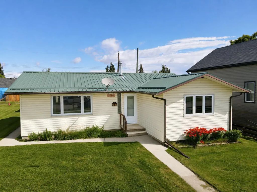 5114 47 Avenue W, Mayerthorpe