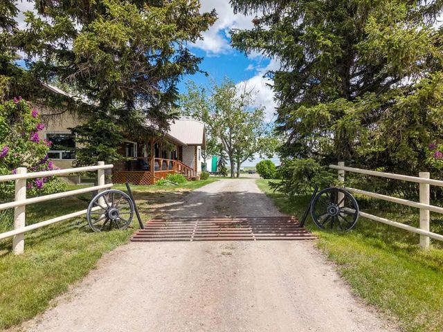 80060 475 Avenue E, Rural Foothills County
