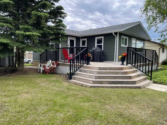 932 4 Avenue , Hines Creek