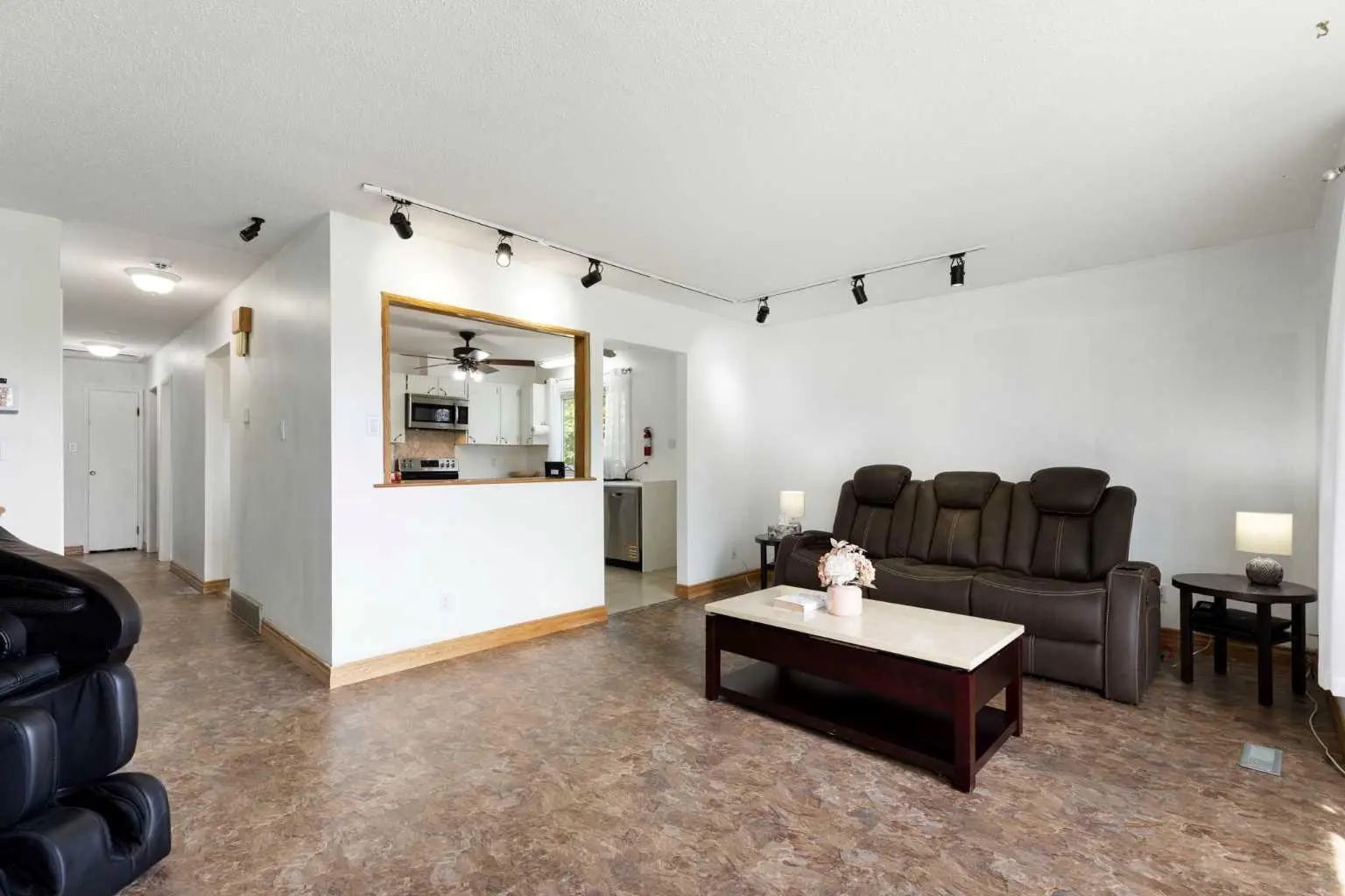 1016 Hunterdale Place Northwest, Calgary – Residential Detached Listing Photo 6