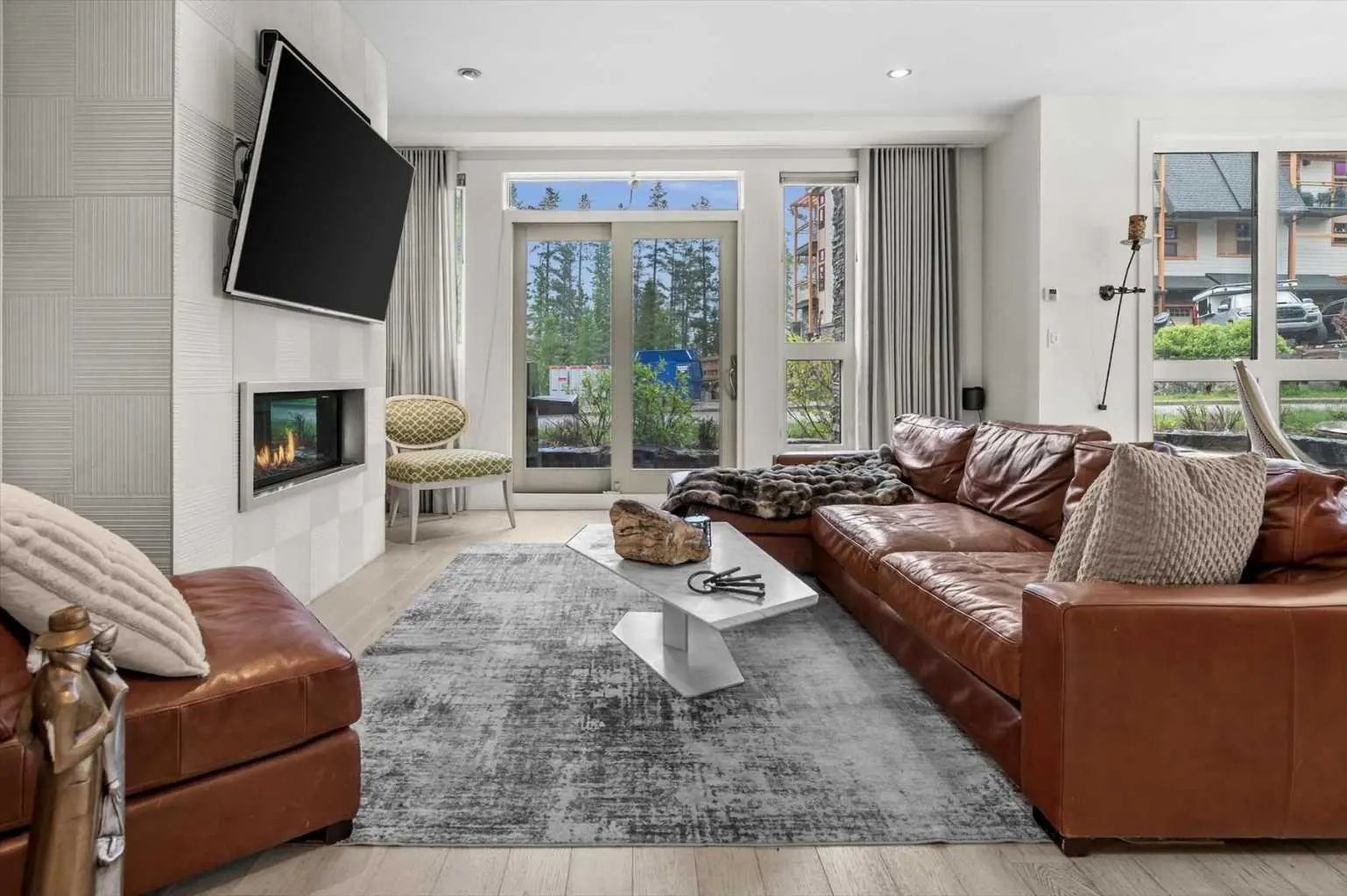 101 101a Stewart Creek Rise , Canmore – Residential Apartment Listing Photo 2