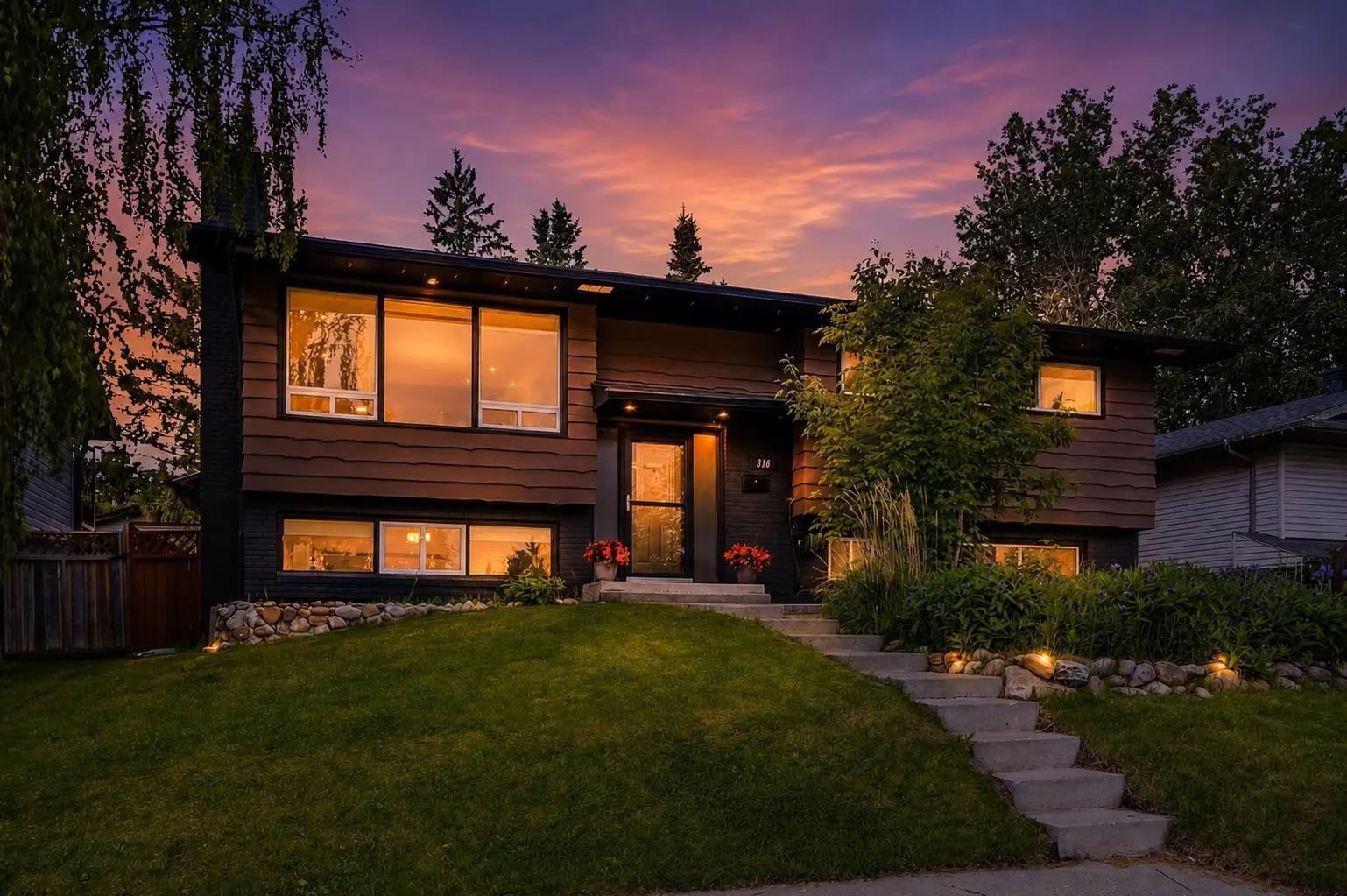 316 Canniff Place Southwest, Calgary – Residential Detached Listing Photo 2