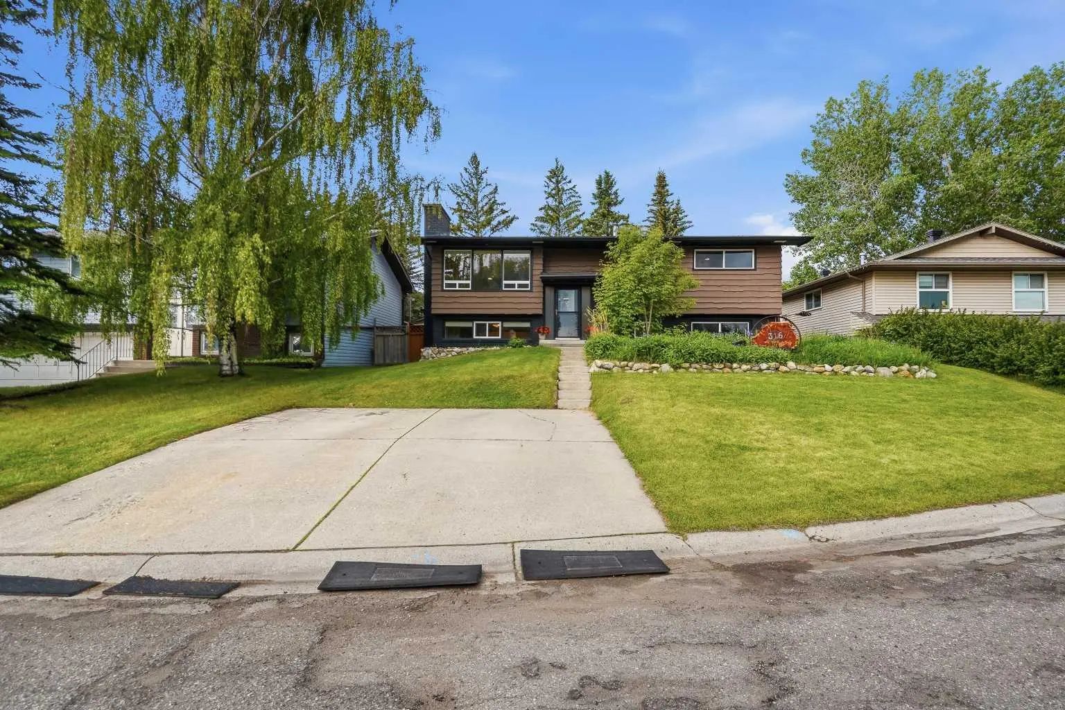 316 Canniff Place Southwest, Calgary – Residential Detached Listing Photo 3