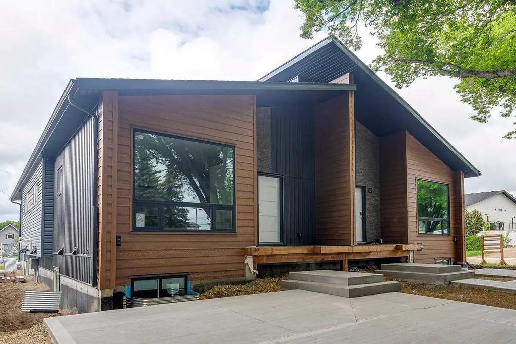 1 5537 51 Avenue , Lacombe