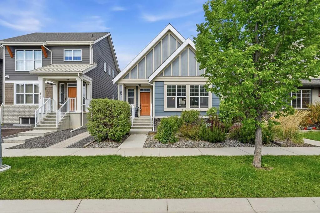 237 Mahogany Parade Se, Calgary