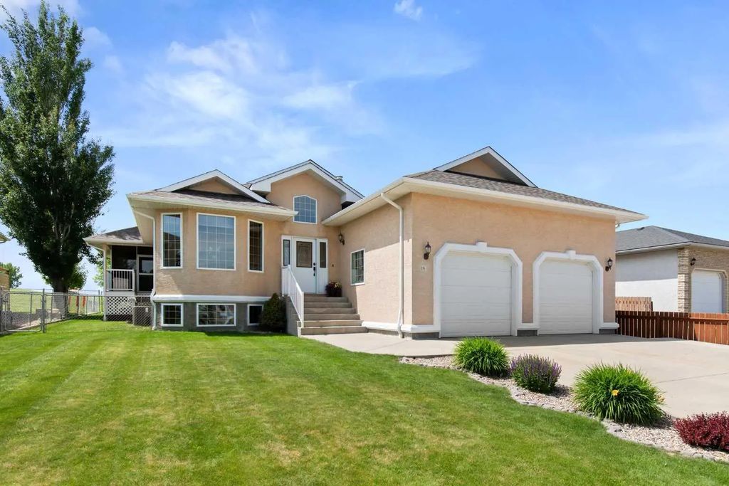 18 Riverview Drive Se, Redcliff