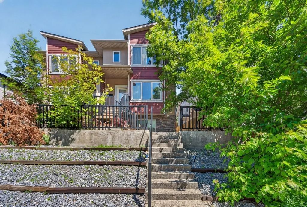 2 530 56 Avenue Sw, Calgary