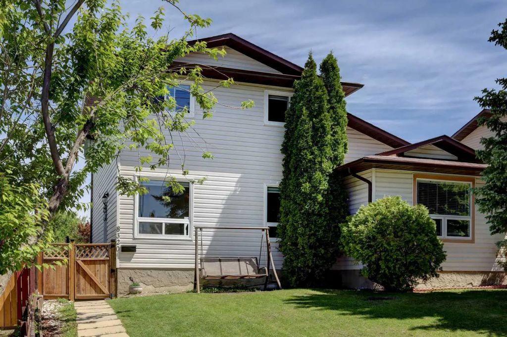 8320 Centre Street Ne, Calgary