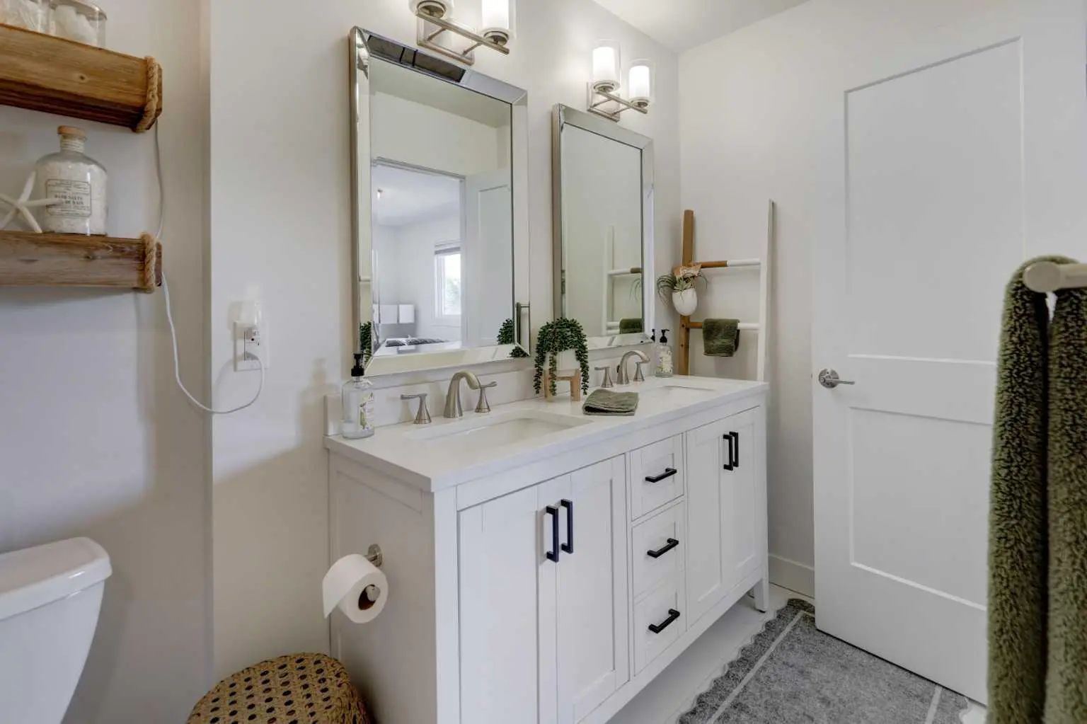 8320 Centre Street Northeast, Calgary – Residential Semi Detached (Half Duplex) Listing Photo 21