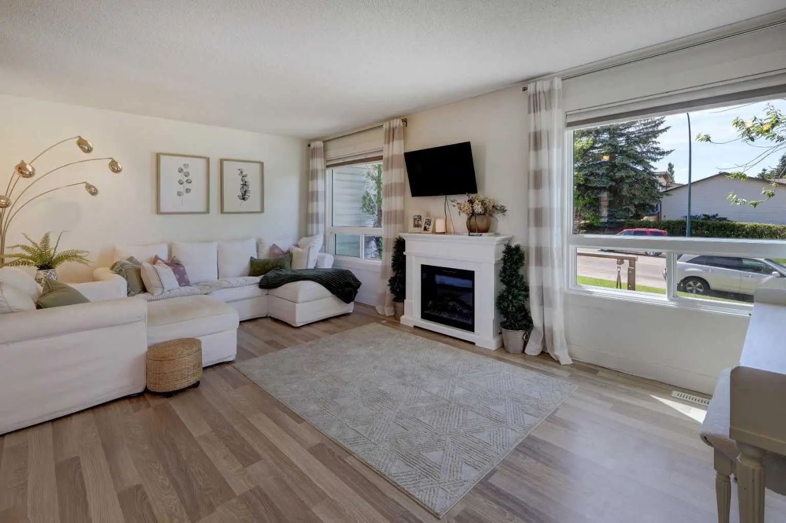 8320 Centre Street Northeast, Calgary – Residential Semi Detached (Half Duplex) Listing Photo 4