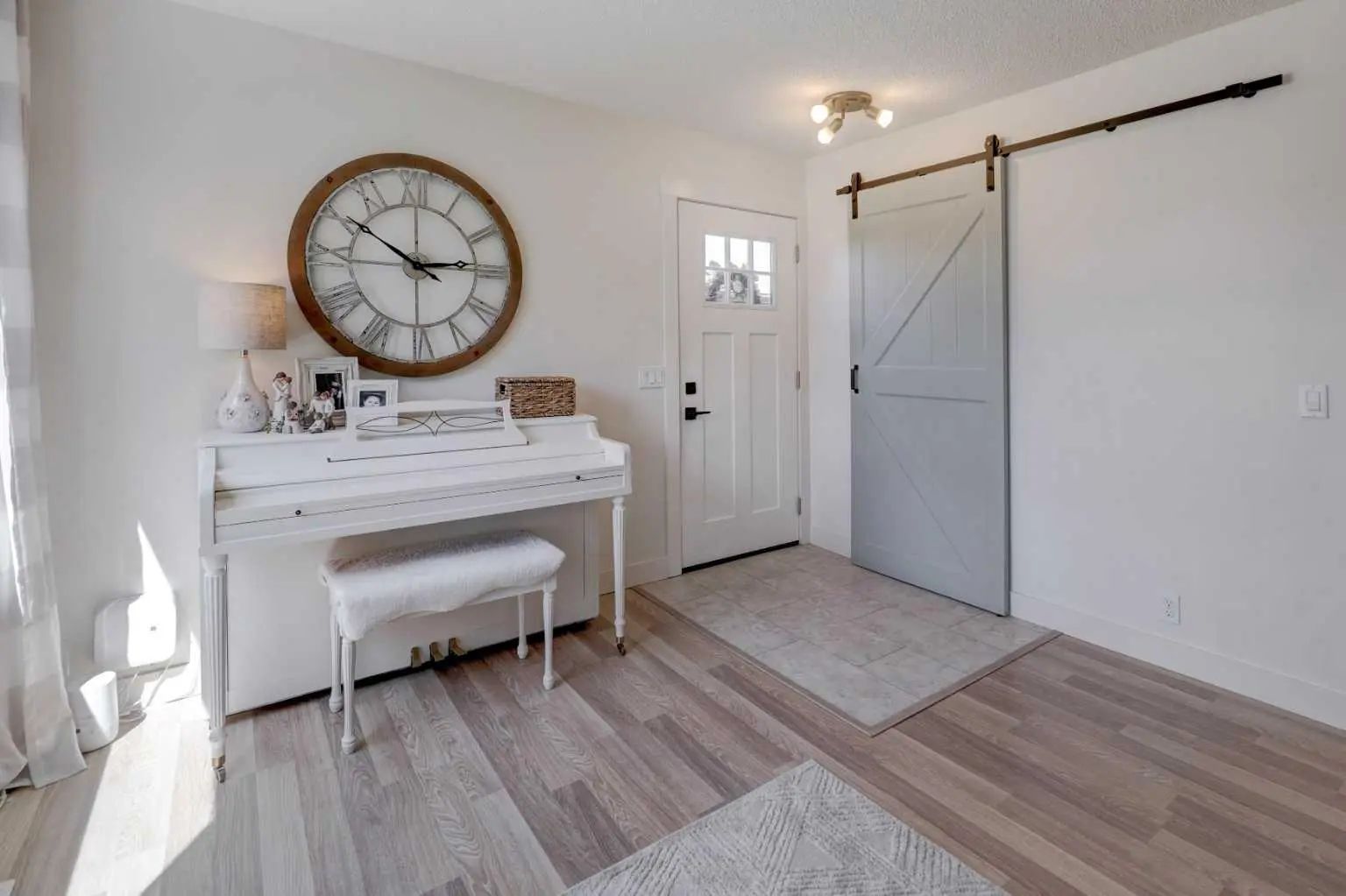 8320 Centre Street Northeast, Calgary – Residential Semi Detached (Half Duplex) Listing Photo 7
