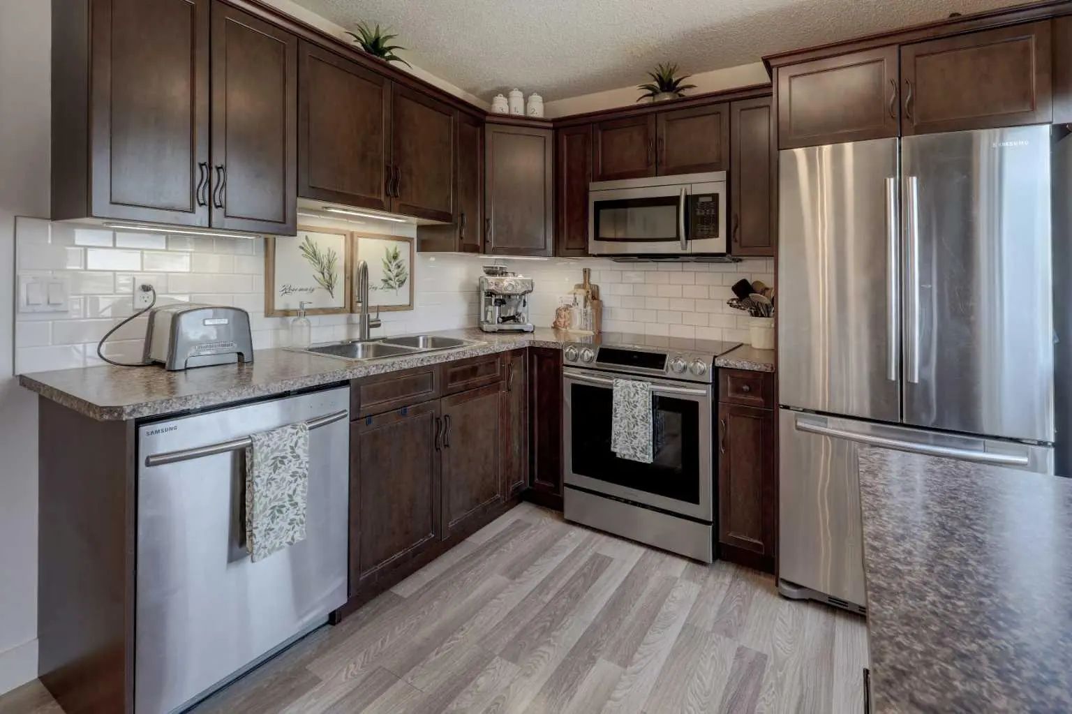 8320 Centre Street Northeast, Calgary – Residential Semi Detached (Half Duplex) Listing Photo 8
