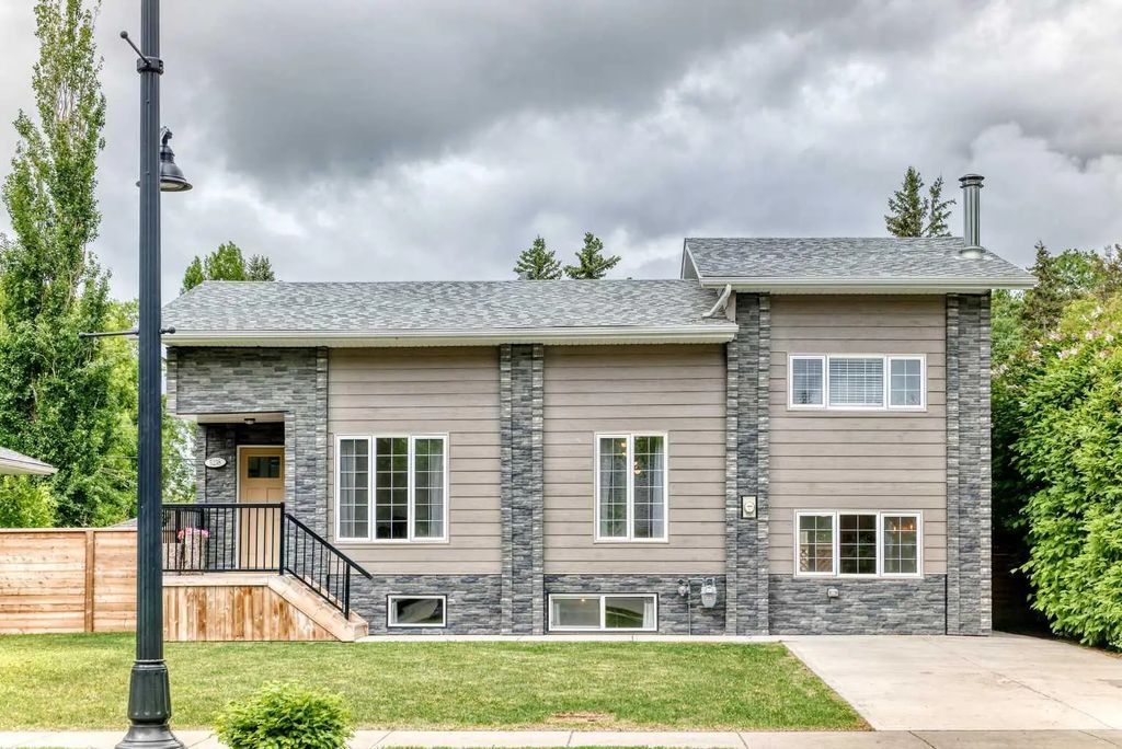 5238 52 Street  , Lacombe