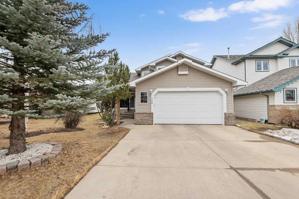 704 Woodside Drive Nw, Airdrie