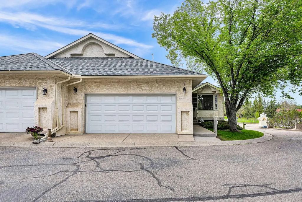 8 Edgepark Villas Nw, Calgary