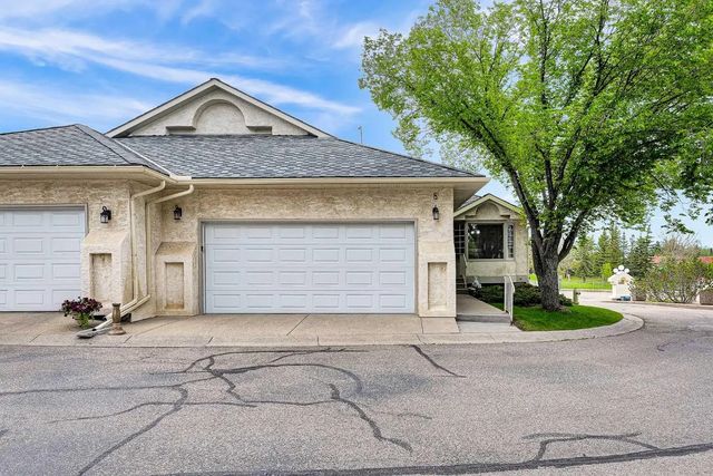 8 Edgepark Villas Nw, Calgary