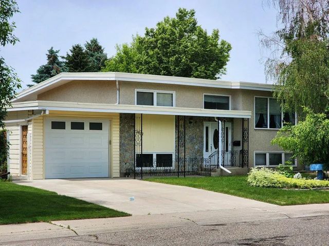 1818 Lakeside Road S, Lethbridge