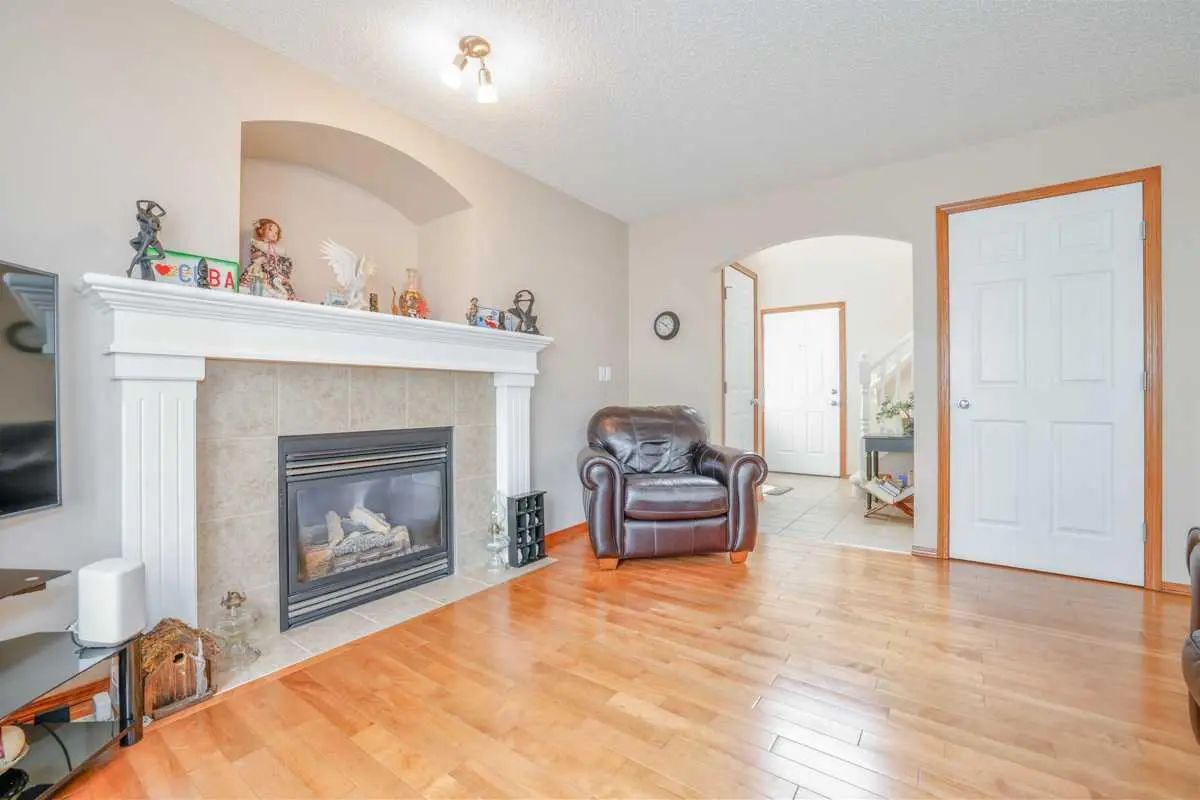 42 Royal Birch Landing Northwest, Calgary – Residential Detached Listing Photo 4