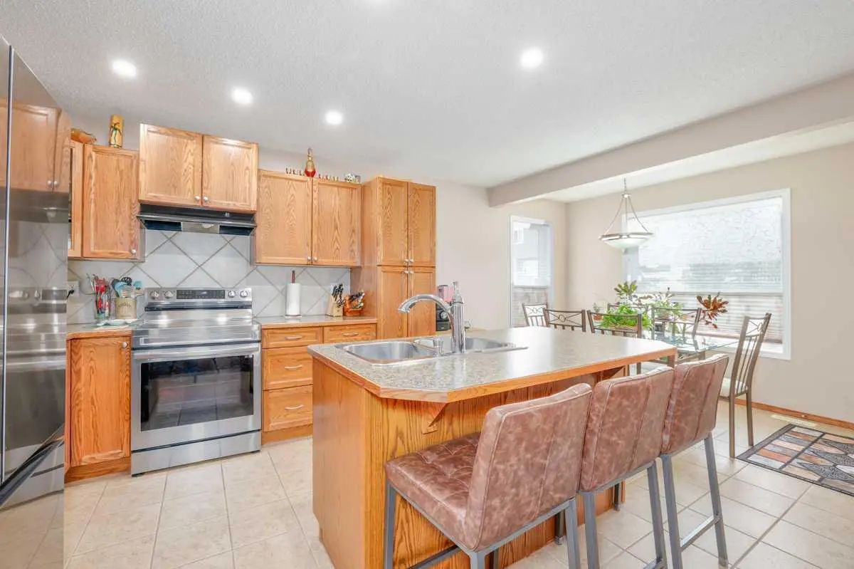42 Royal Birch Landing Northwest, Calgary – Residential Detached Listing Photo 7