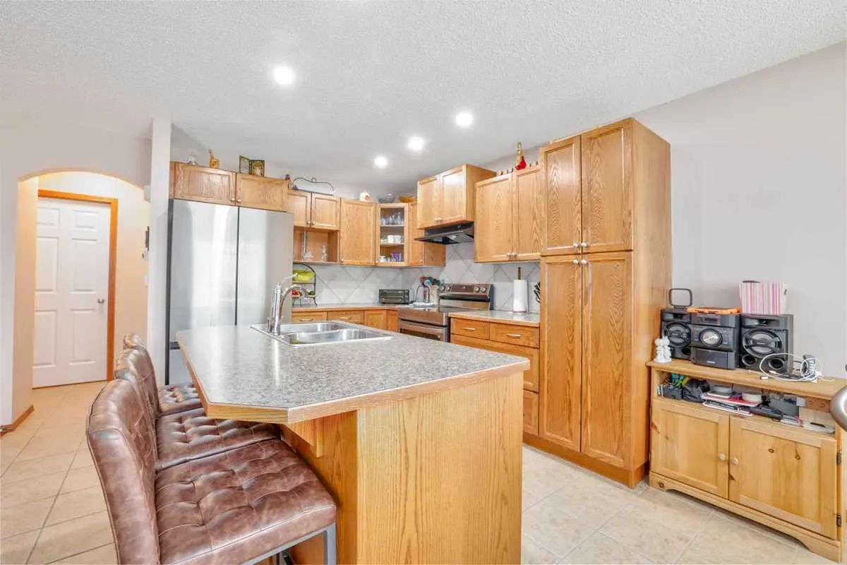 42 Royal Birch Landing Northwest, Calgary – Residential Detached Listing Photo 9