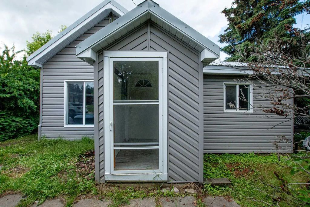 206 7th Street , Beaverlodge