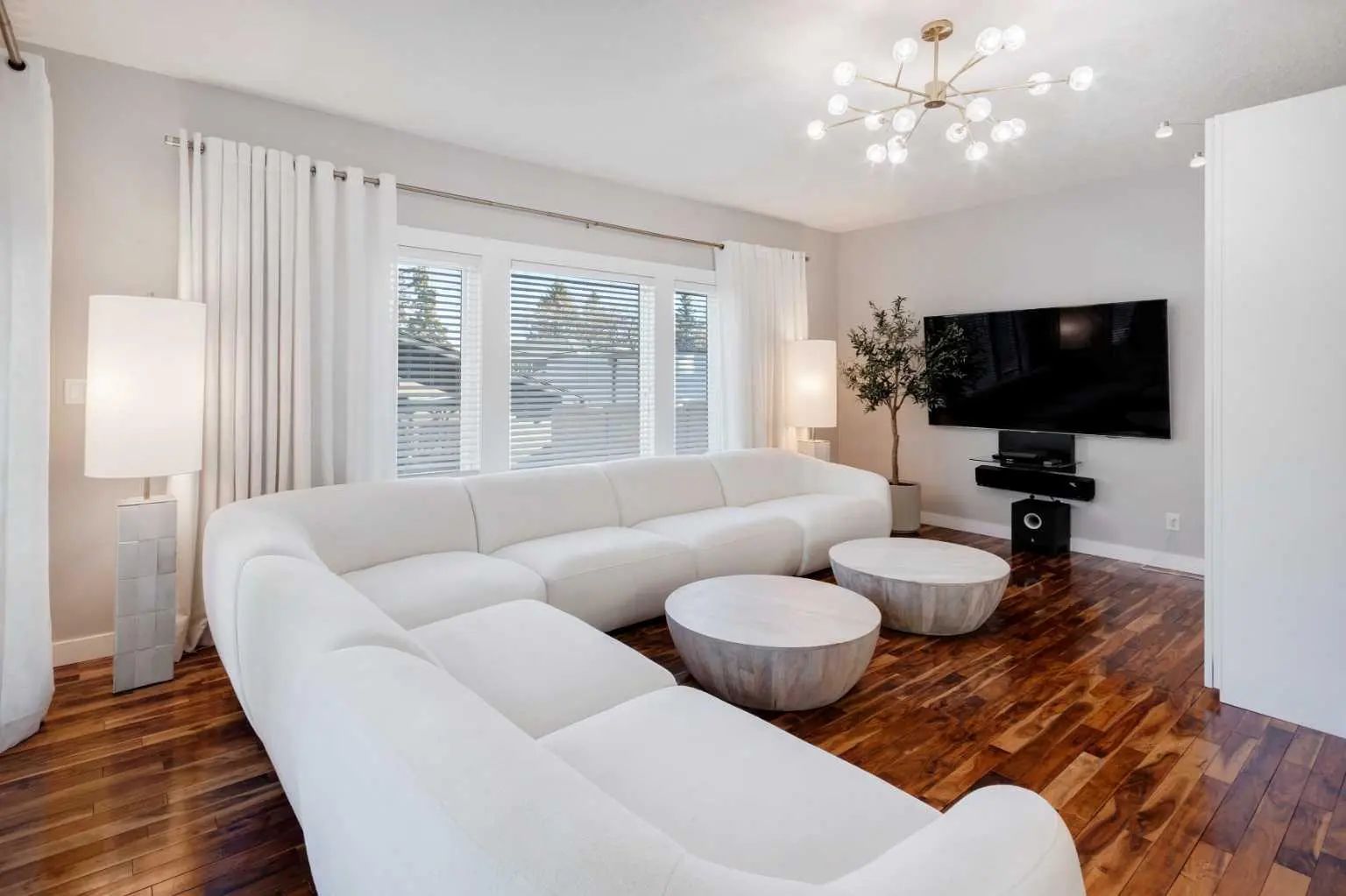 38 Lissington Drive Sw Calgary Alberta T3E 5E1 North Glenmore Park Home For Sale
