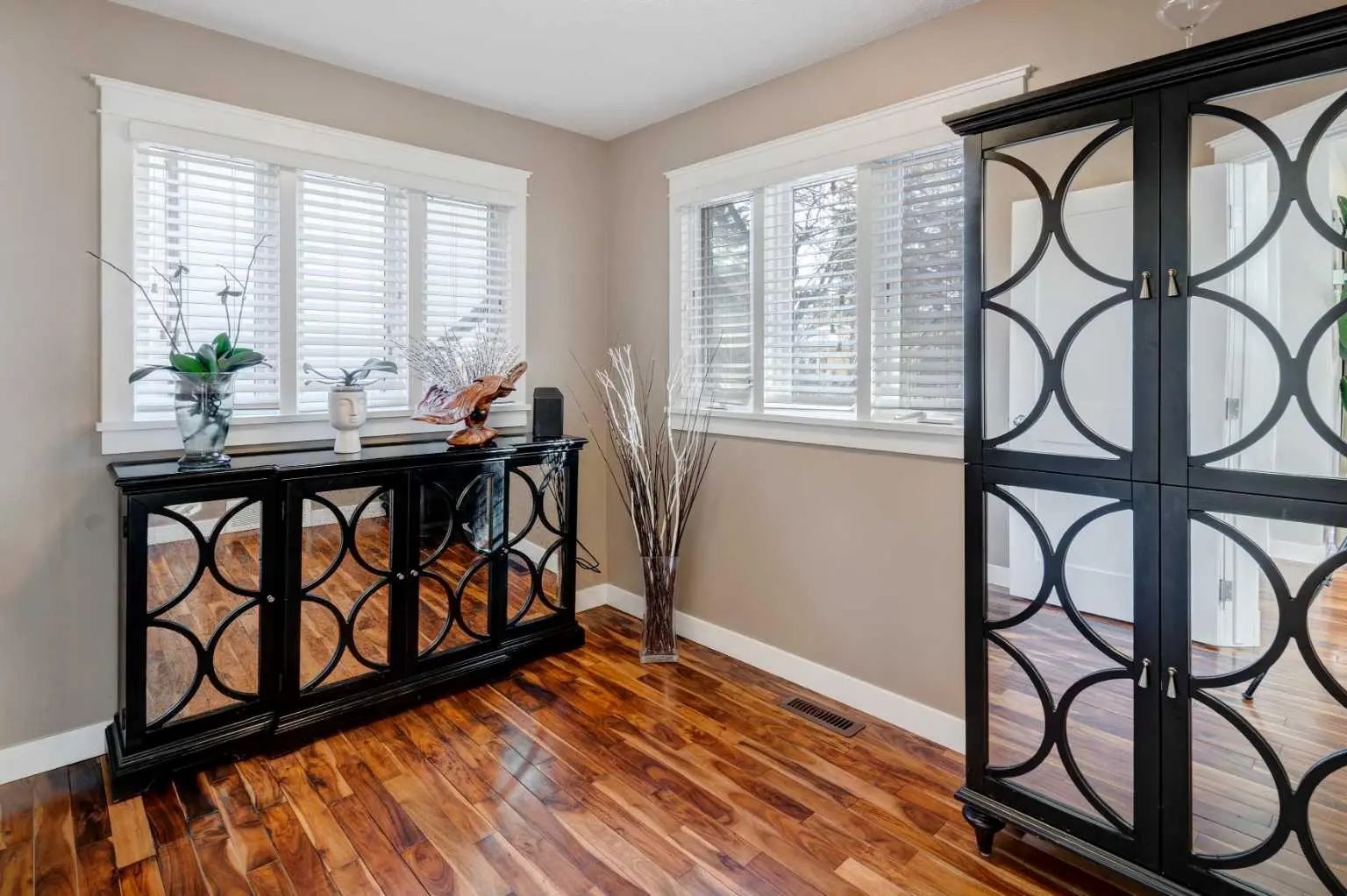 38 Lissington Drive Sw Calgary Alberta T3E 5E1 North Glenmore Park Home For Sale