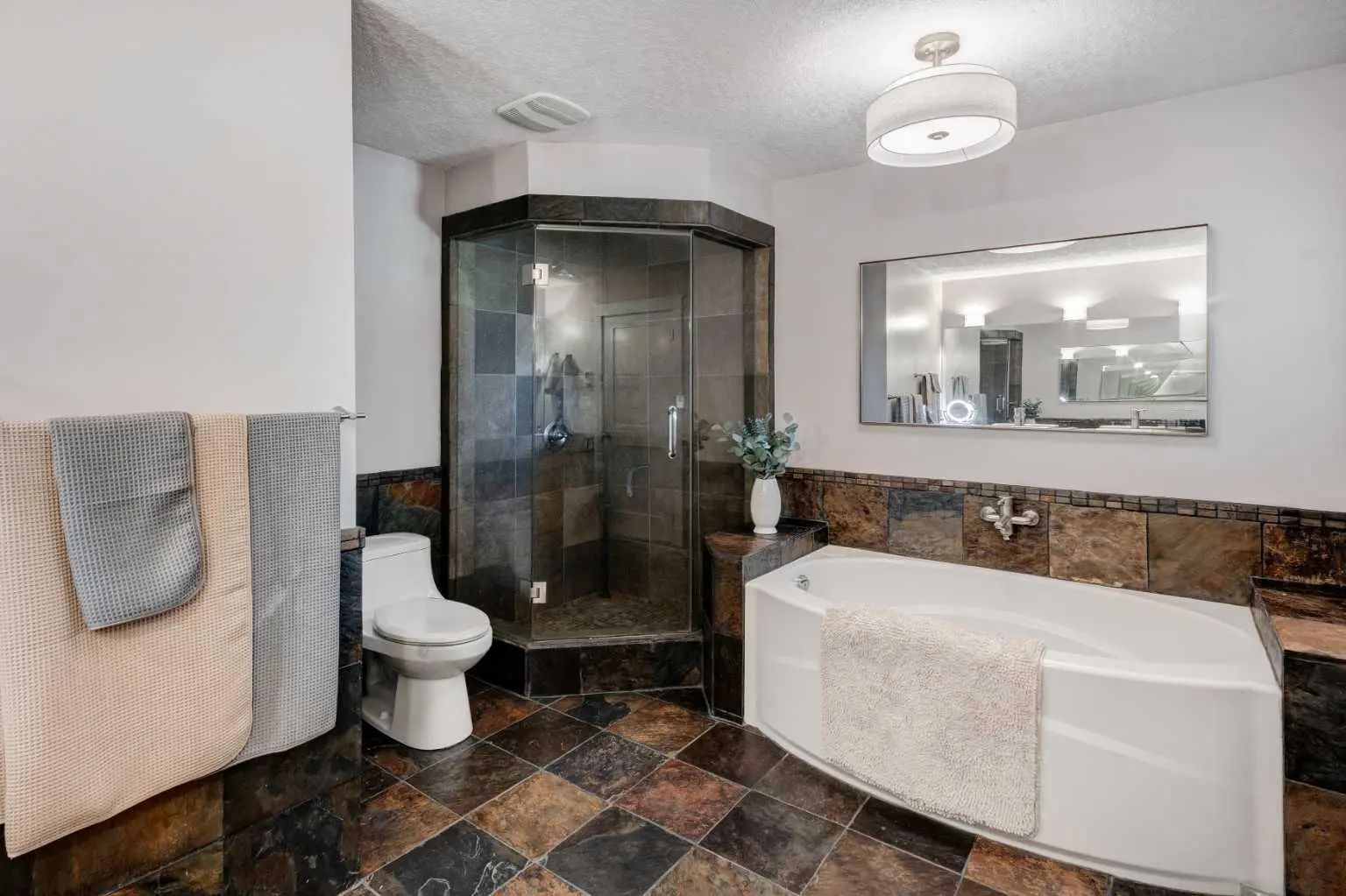 38 Lissington Drive Sw Calgary Alberta T3E 5E1 North Glenmore Park Home For Sale