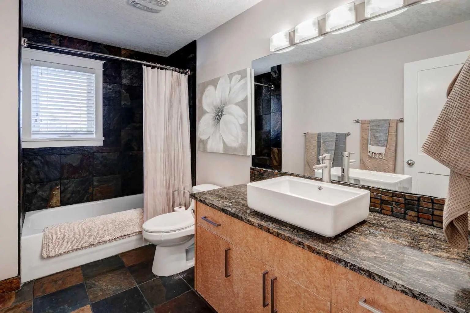 38 Lissington Drive Sw Calgary Alberta T3E 5E1 North Glenmore Park Home For Sale