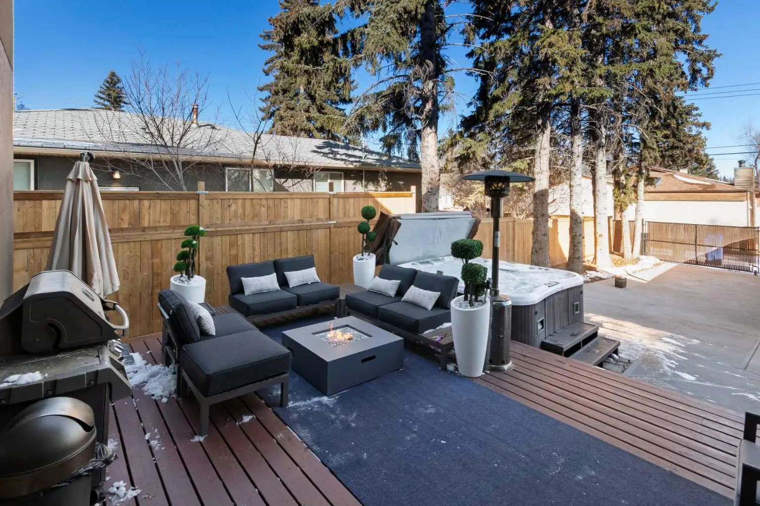 38 Lissington Drive Sw Calgary Alberta T3E 5E1 North Glenmore Park Home For Sale