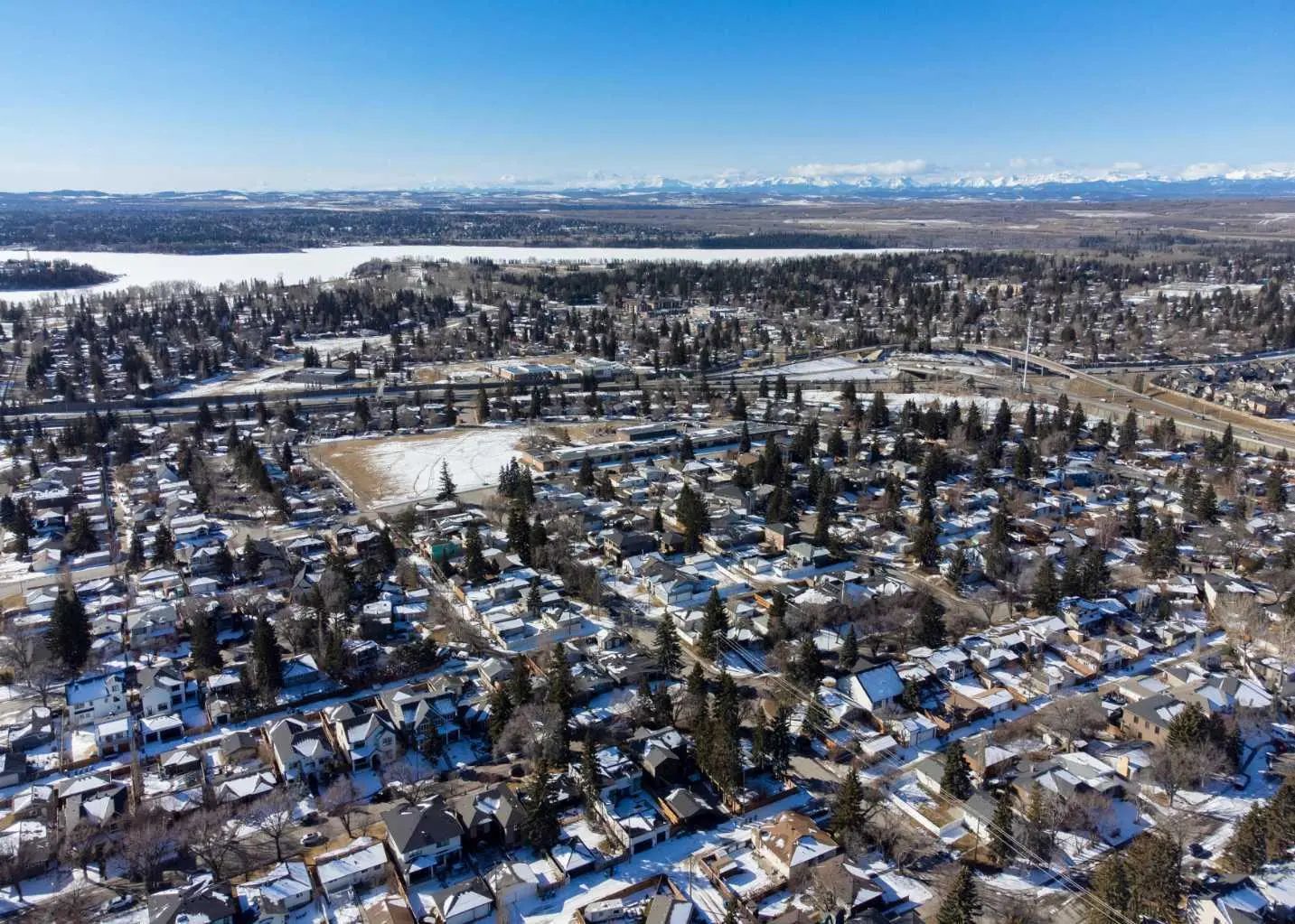 38 Lissington Drive Sw Calgary Alberta T3E 5E1 North Glenmore Park Home For Sale